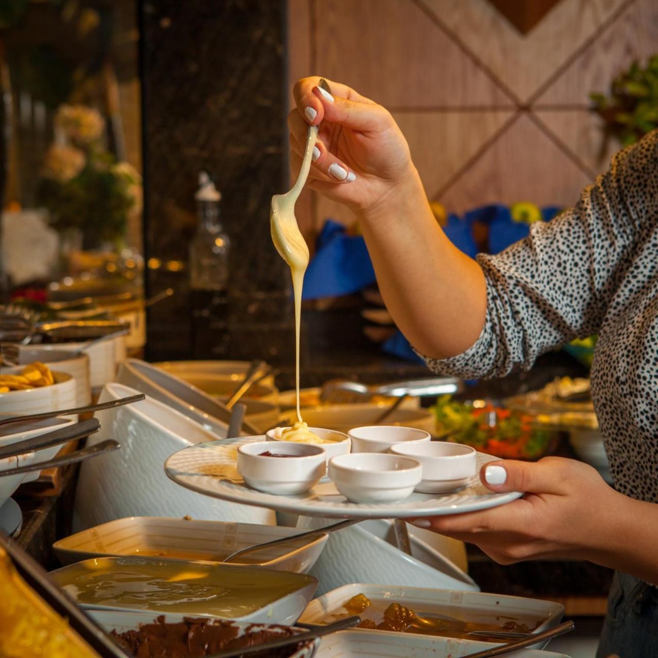 巴库剧院酒店 外观 照片 A cheese fondue