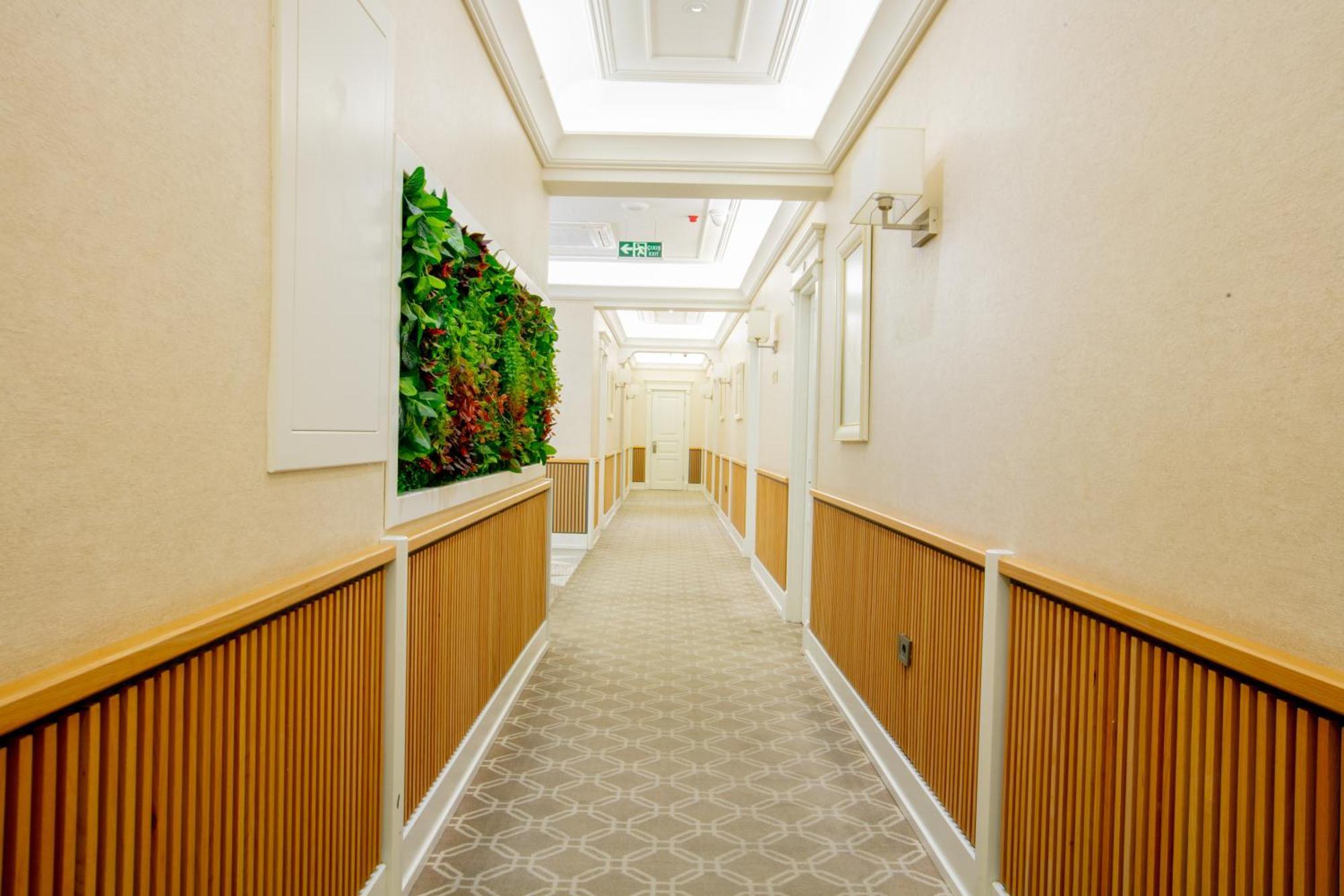 巴库剧院酒店 外观 照片 A corridor at the new hospital